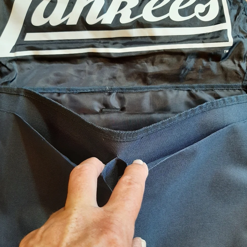 MLB NY Yankees Padded Multi Pocket Laptop Carry All Flap Bag